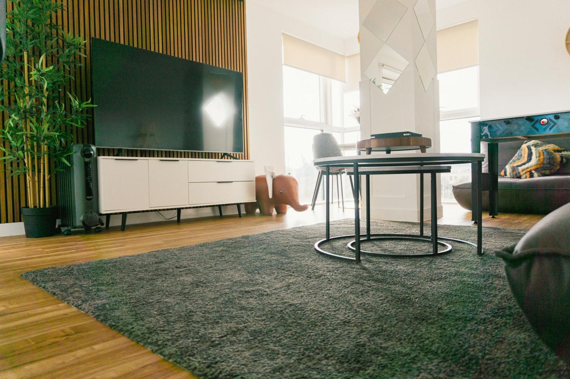 Manchester'S Luxurious 2-Bed Haven With Balcony - Canal Views & Proximity To Manchester United Kültér fotó