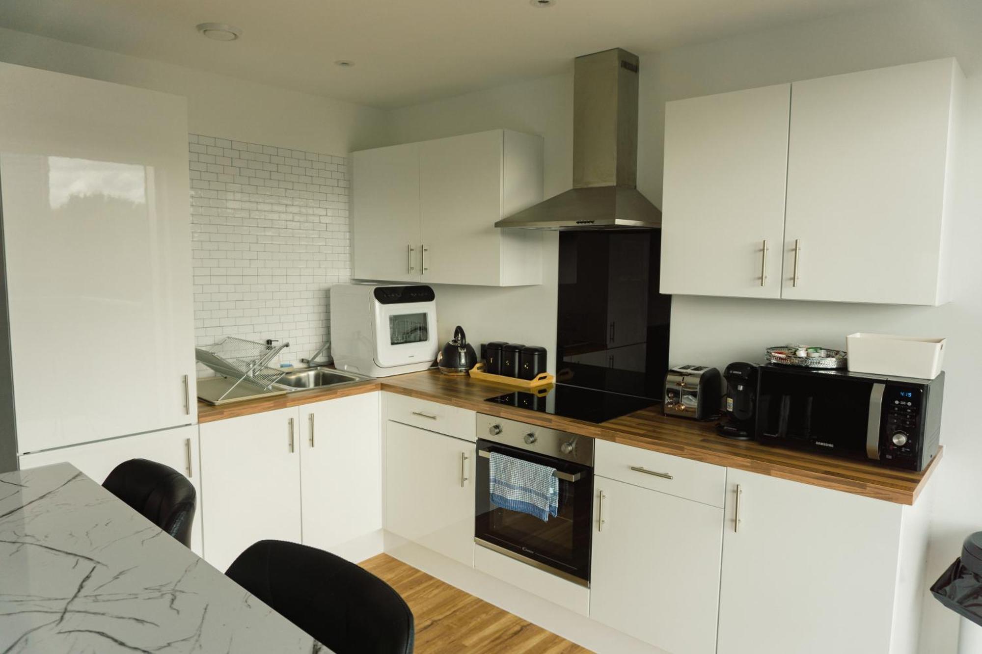 Manchester'S Luxurious 2-Bed Haven With Balcony - Canal Views & Proximity To Manchester United Kültér fotó