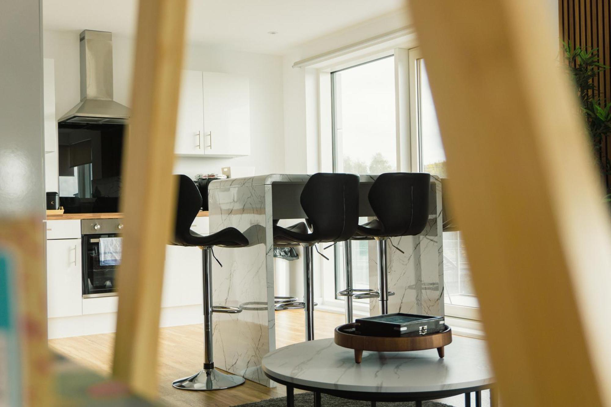 Manchester'S Luxurious 2-Bed Haven With Balcony - Canal Views & Proximity To Manchester United Kültér fotó