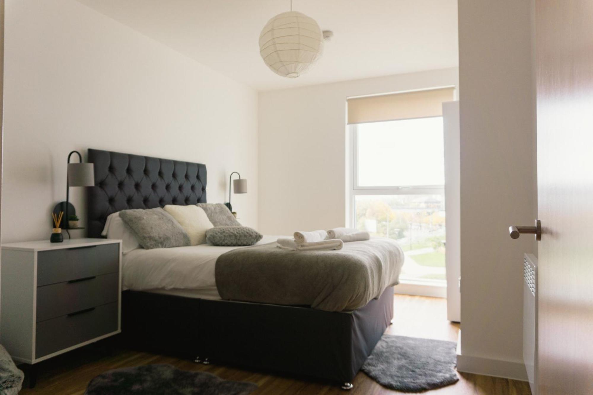 Manchester'S Luxurious 2-Bed Haven With Balcony - Canal Views & Proximity To Manchester United Kültér fotó