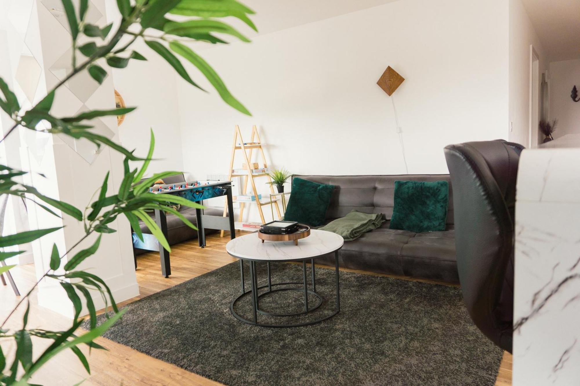 Manchester'S Luxurious 2-Bed Haven With Balcony - Canal Views & Proximity To Manchester United Kültér fotó